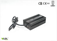 Ασημένιος μαύρος ηλεκτρικός φορτιστής μπαταριών μηχανικών δίκυκλων κινητικότητας 48 βολτ 170*90*50MM