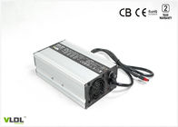 φορτιστής μπαταριών λίθιου 50.4V 10A για την ανώτατη παραγωγή 600W 50 - 60 Hz μπαταριών λι 50.4V